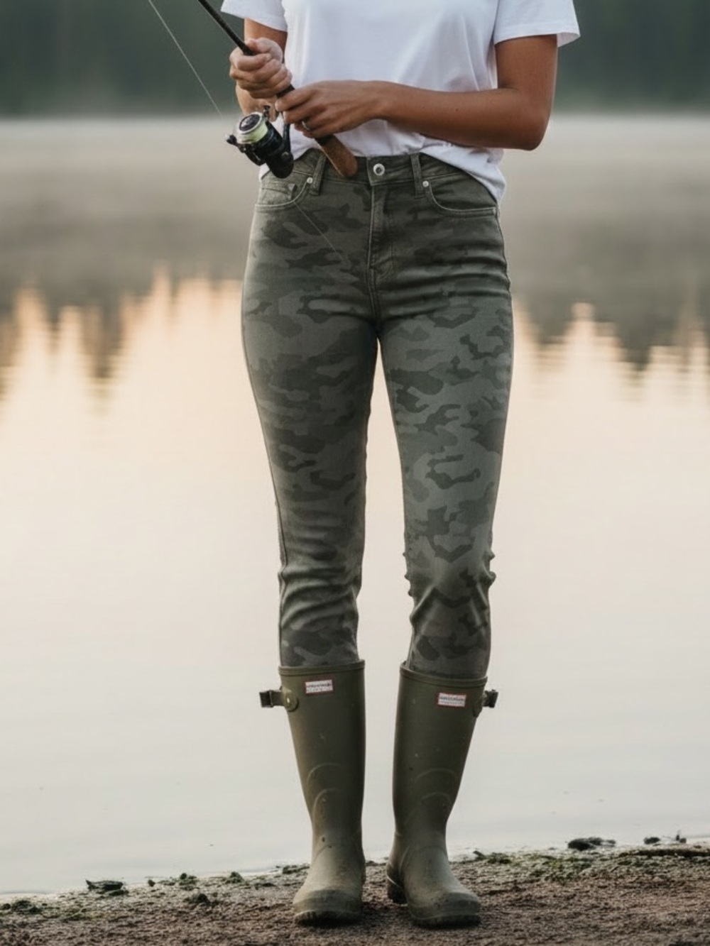 American Eagle Outfitters Camouflage Hi-Rise Jegging